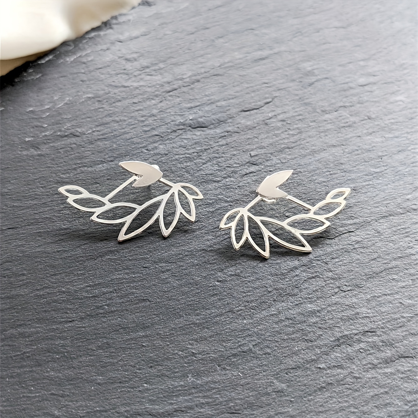 Women's Minimalist Peacock Hollowed Out Geometric Earrings